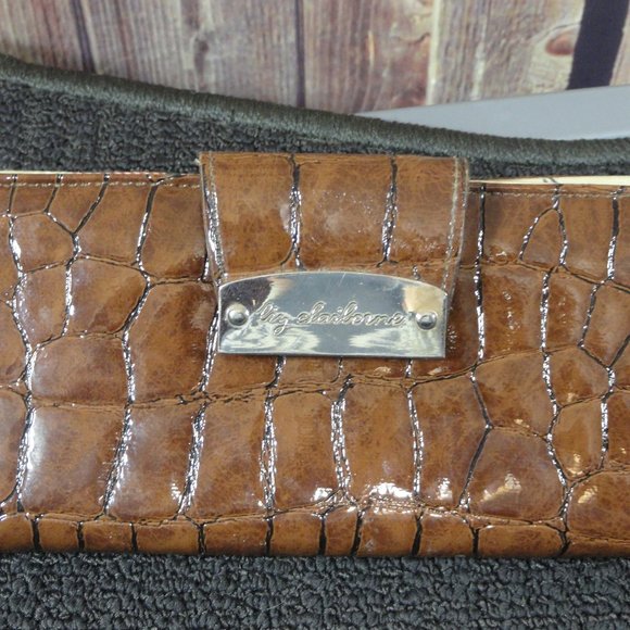 VTG Liz Claibornesnap closure faux scale wallet womens. plaid inside~Cute - Picture 1 of 9